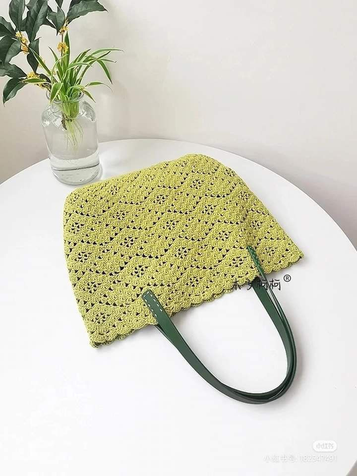 Crochet Pattern for Stylish Handbag with Floral Motif