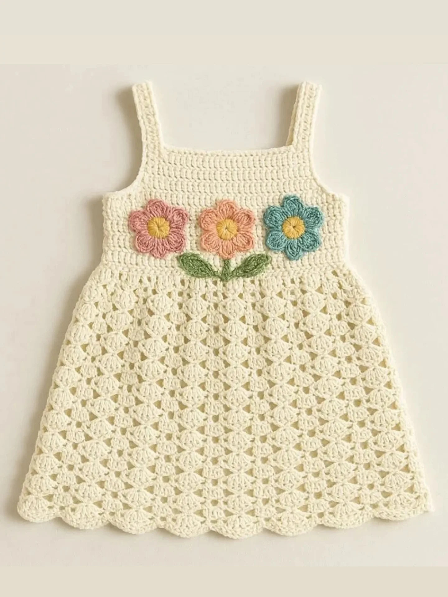 Crochet Round Motif Pattern with Detailed Stitch Diagram