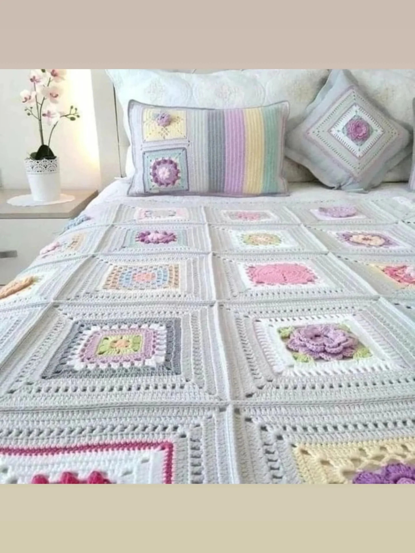 Crochet Round Motif Pattern with Detailed Stitch Diagram