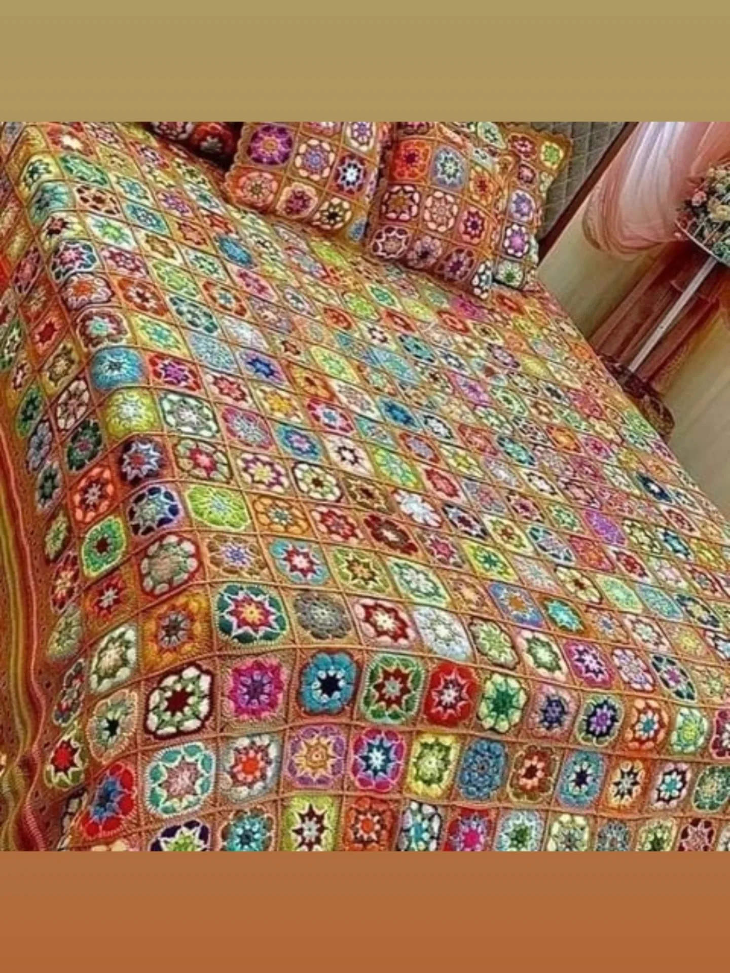 Crochet Round Motif Pattern with Detailed Stitch Diagram