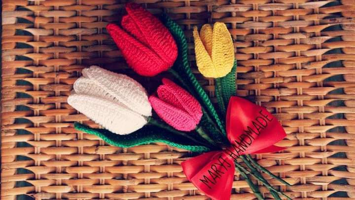 Crochet Tulip Bouquet Pattern for Colorful Spring Decor