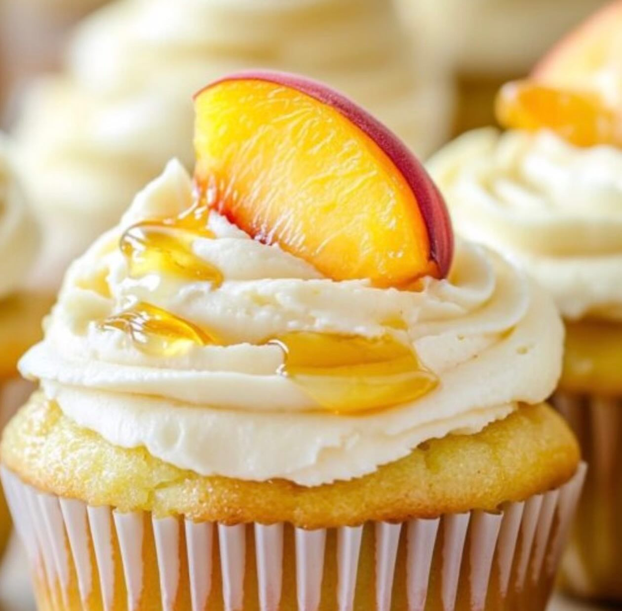 Cupcakes de Pêssego com Cream Cheese e Toque de Mel