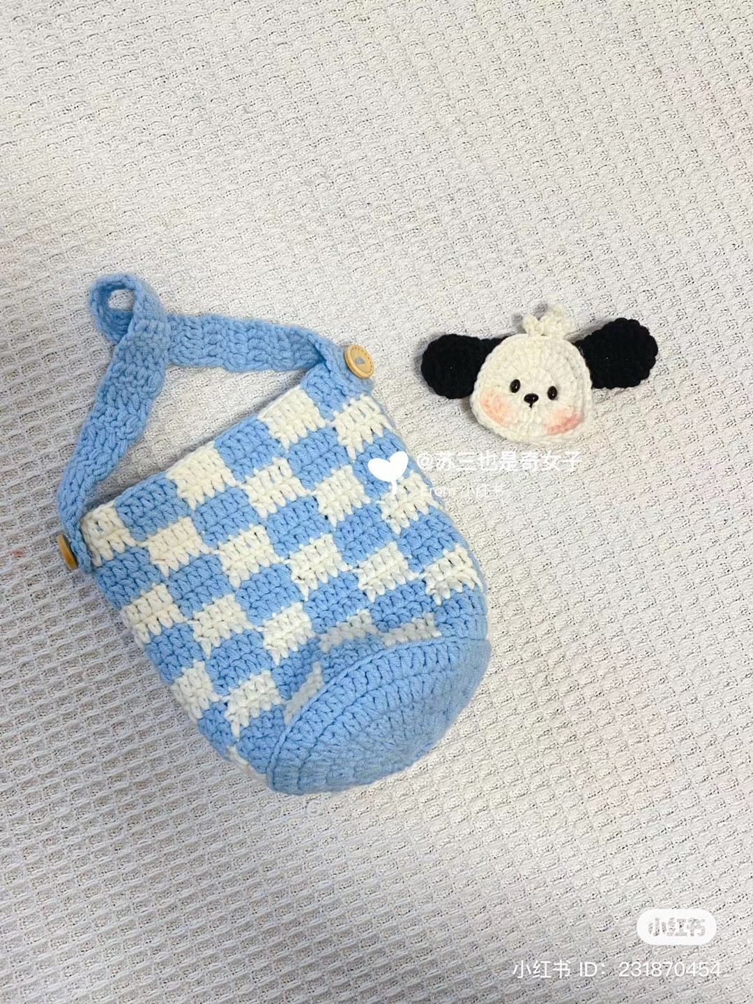 Cute Checkered Crochet Bottle Holder with Dog Face Design