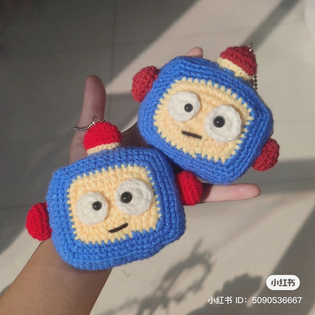 Cute Crochet Robot Keychain Pattern with Red and Blue Design