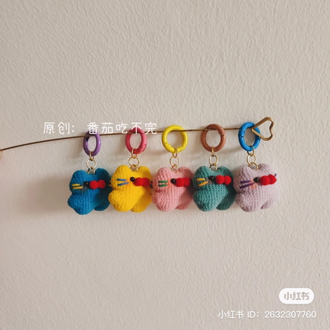 Cute Crocheted Cat Keychain with Double Happiness