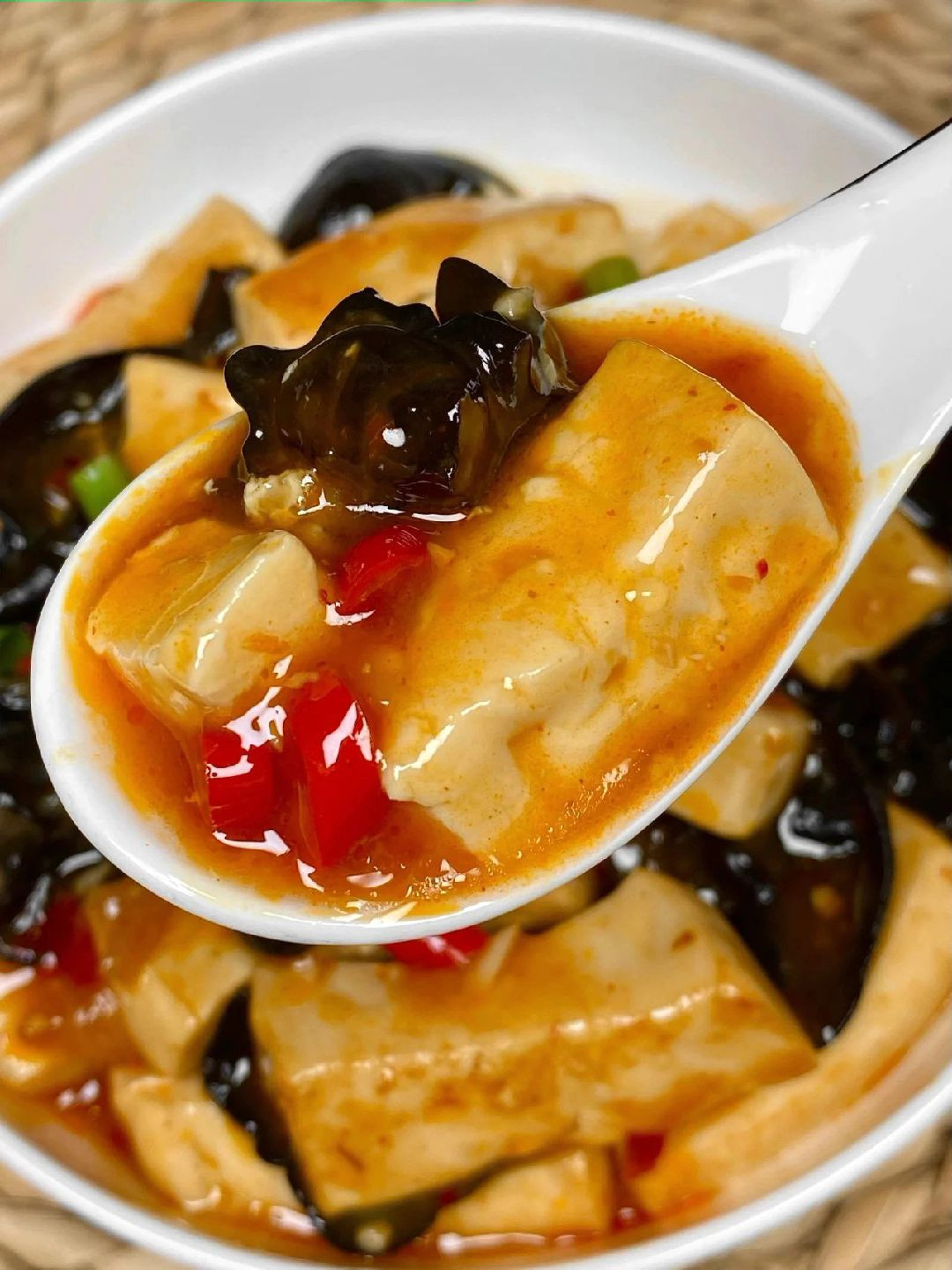 Đậu phụ mộc nhĩ sốt cay đậm đà hấp dẫn