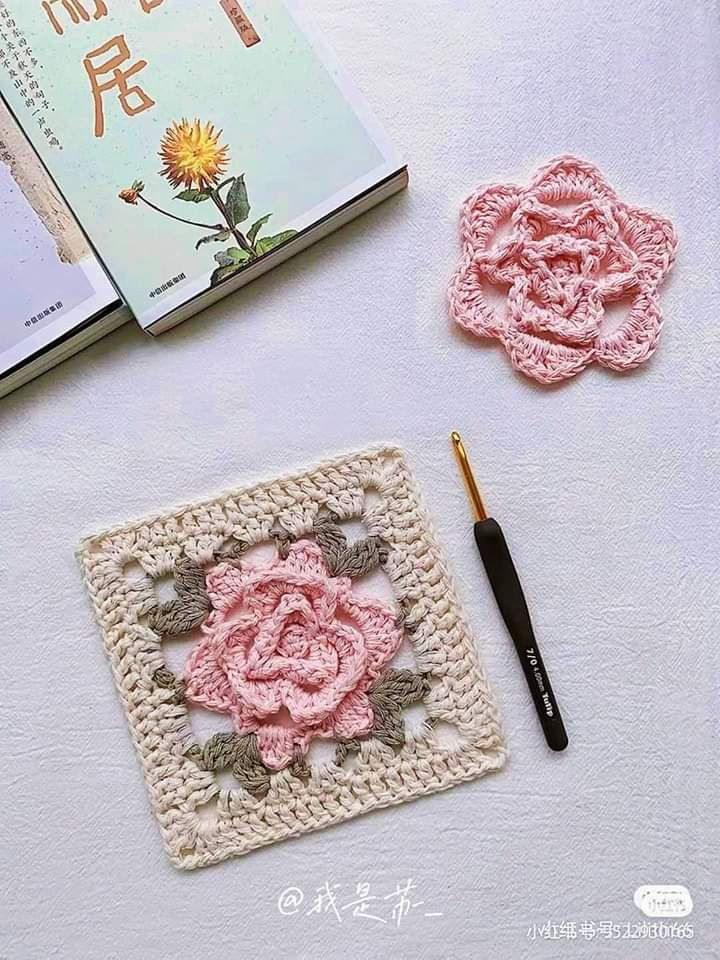 Elegant Crochet Blanket with Floral Design and Fringe