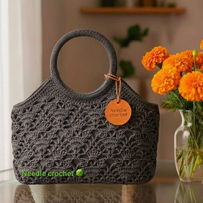 Elegant Crochet Handbag with Floral Pattern Design