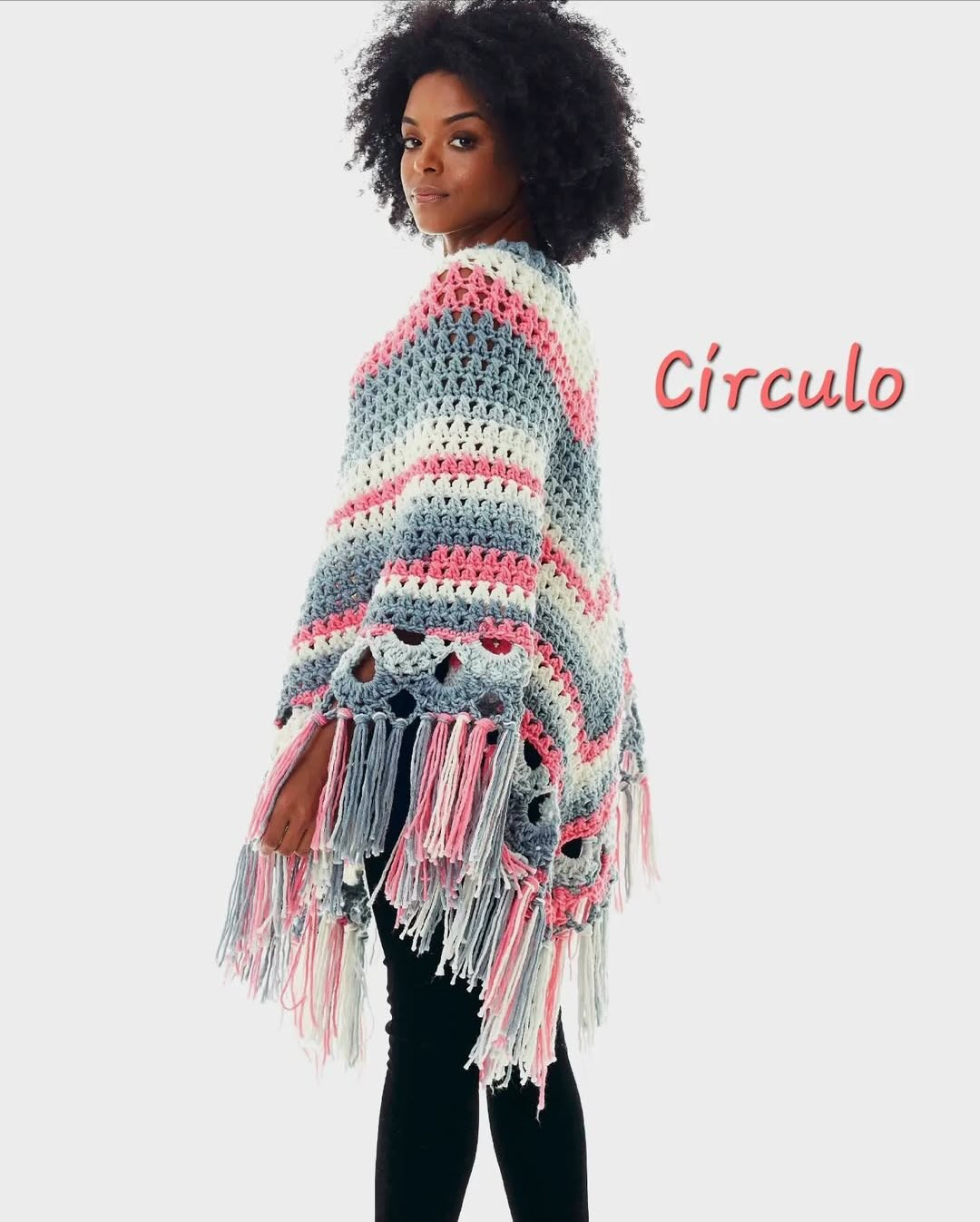 Elegant Crochet Poncho with Fringe Detail Pattern