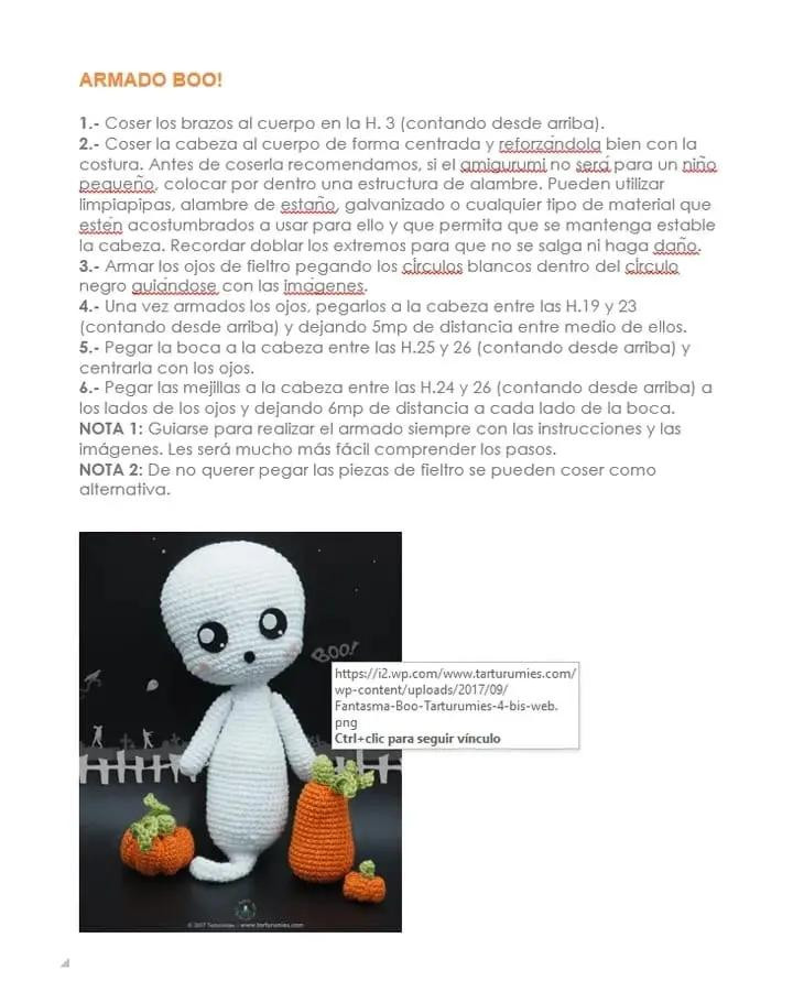 Fantasma de ganchillo con calabazas para Halloween encantador