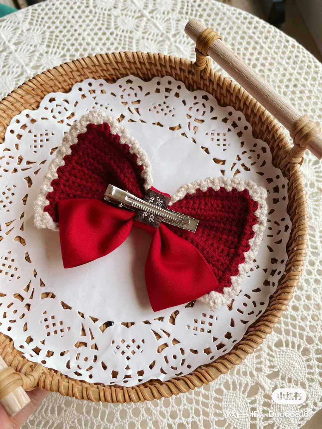 Handmade Crochet Bow with Elegant Lace Edging Pattern