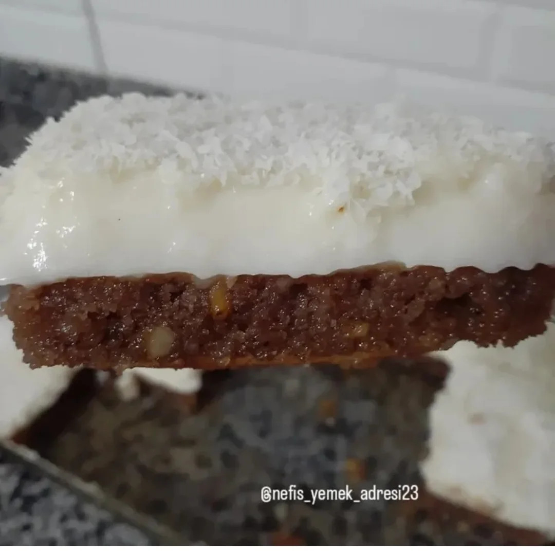 Kıbrıs Tatlısı: Hindistan Cevizli Cevizli Lezzet Şöleni