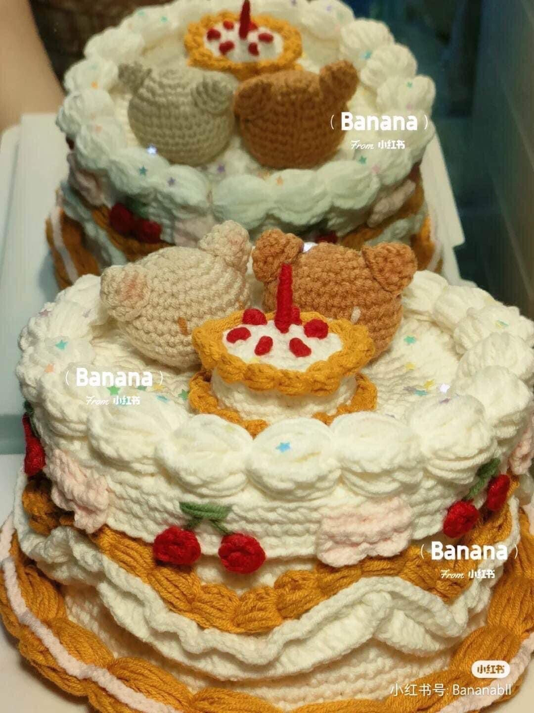 Mẫu bánh sinh nhật móc len trang trí hoa và nơ