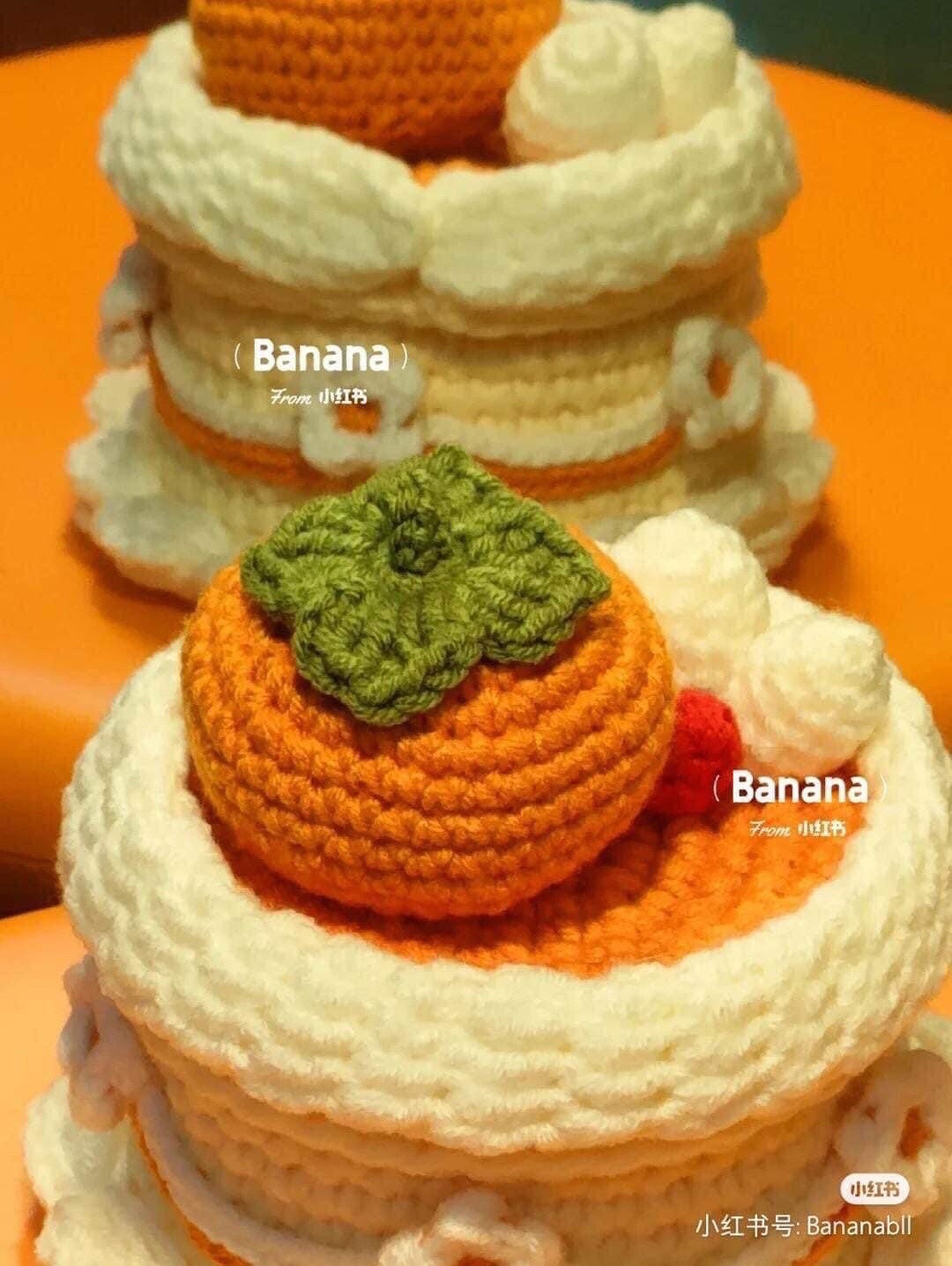 Mẫu bánh sinh nhật móc len trang trí hoa và nơ