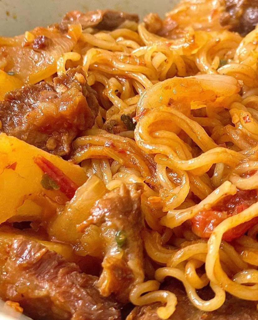 Mì tôm xào bò khoai tây đậm đà ngon miệng