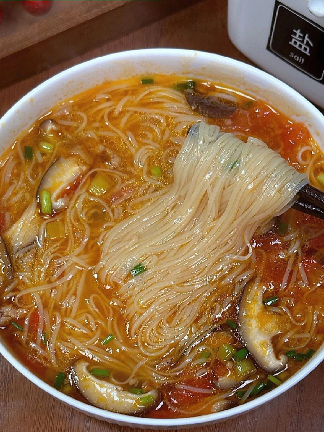 Miến xào thịt bằm nấm hương sốt cà chua đậm đà