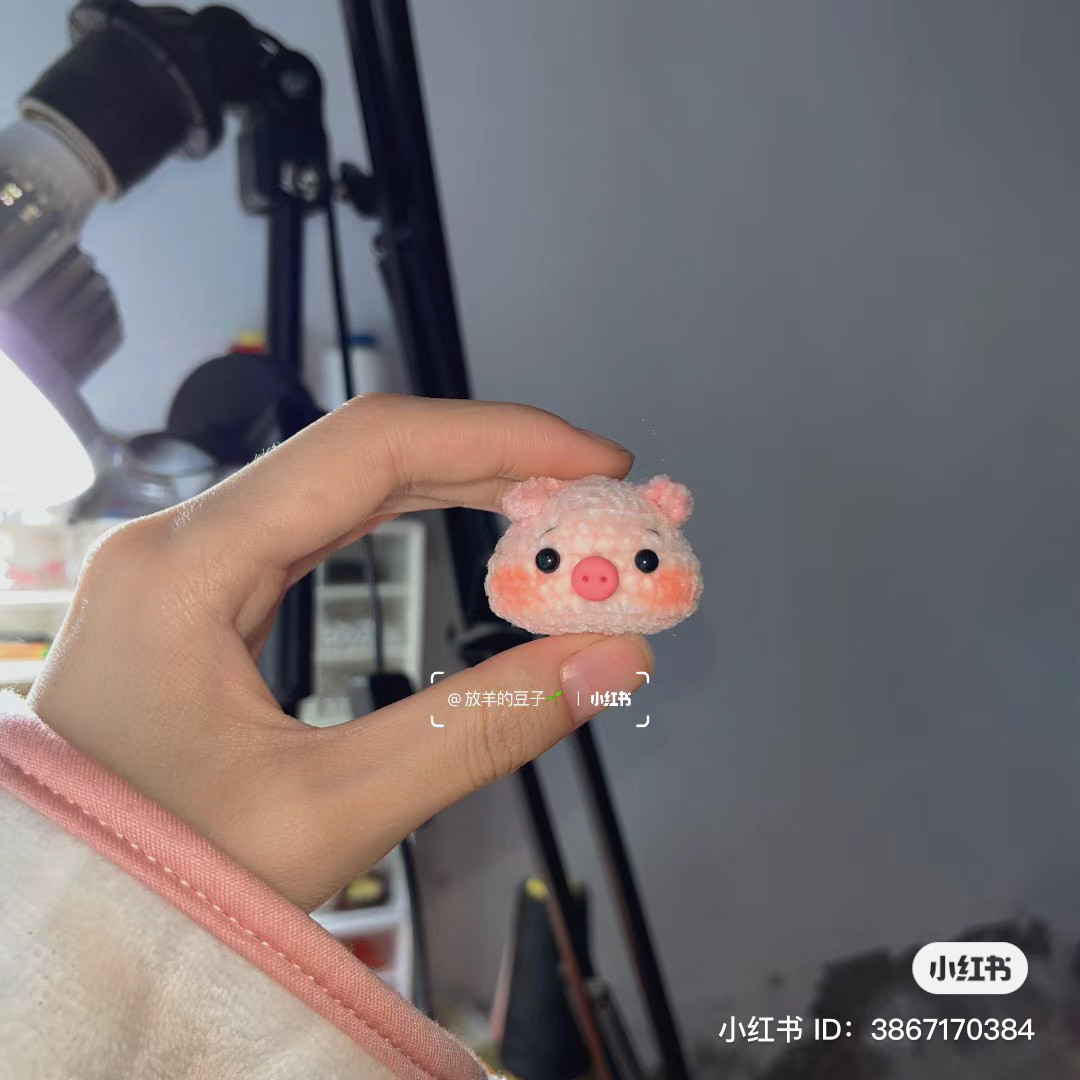 Móc len heo dễ thương làm móc khóa hoặc phụ kiện trang trí