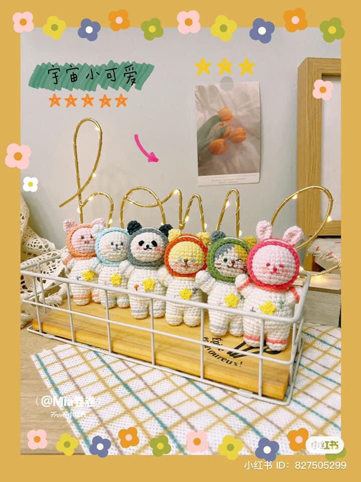 Móc len thú bông đáng yêu trong trang phục phi hành gia