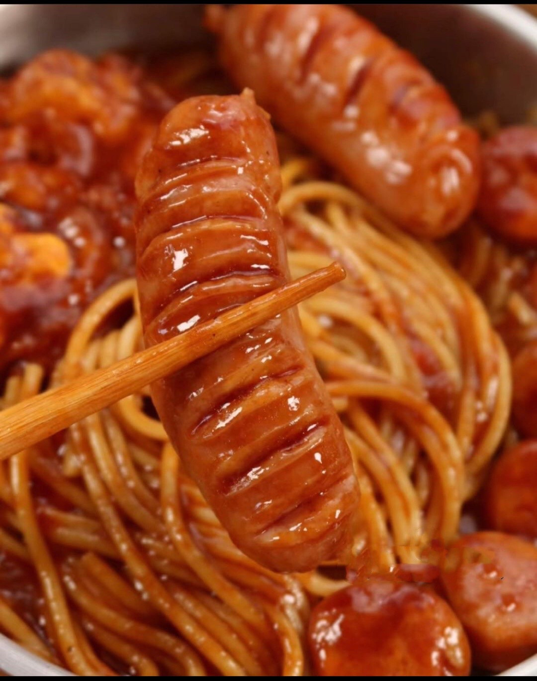 Mỳ Ý Xúc Xích Sốt Cà Đậm Đà