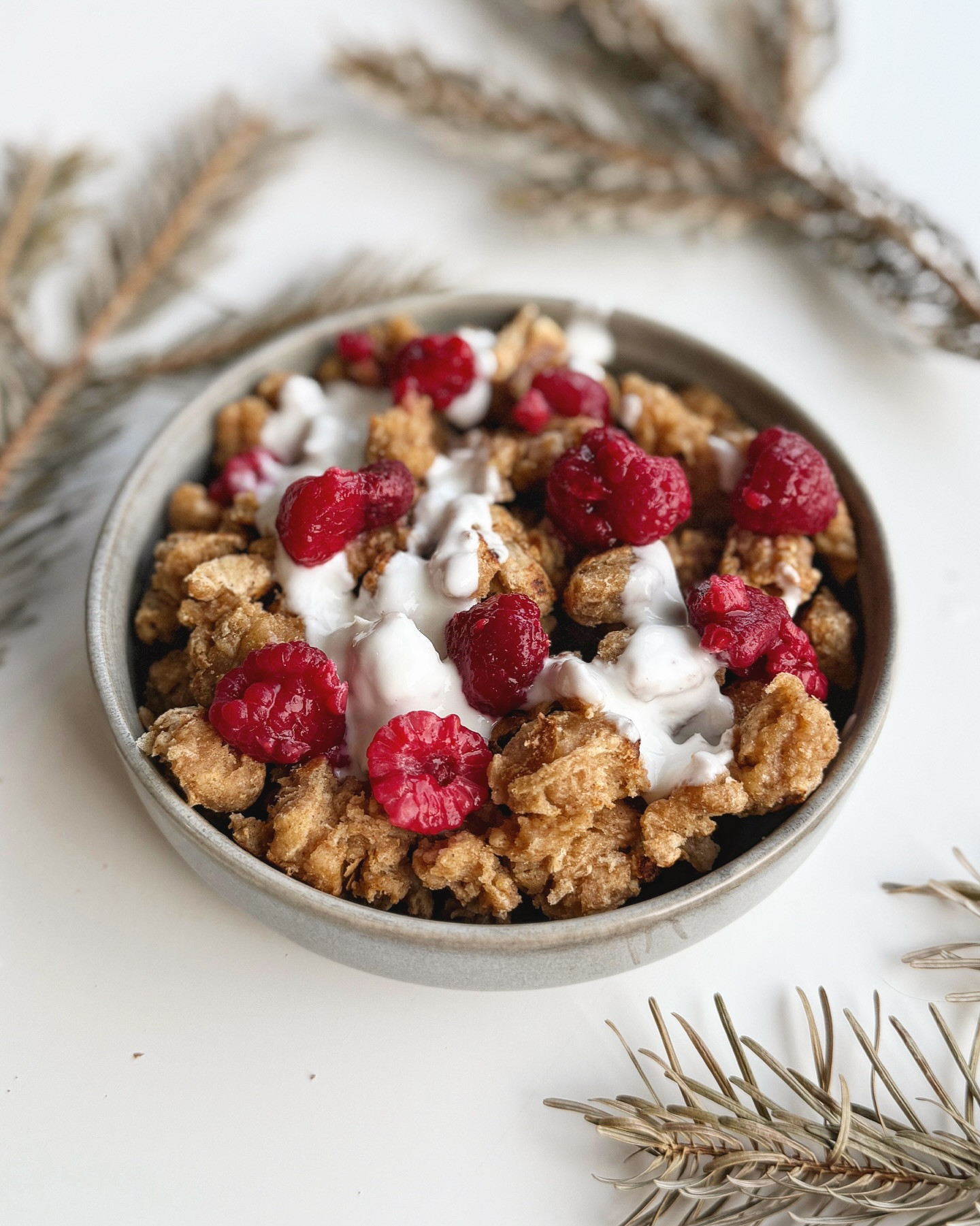 Raspberry Delight Scramble with Skyr Drizzle