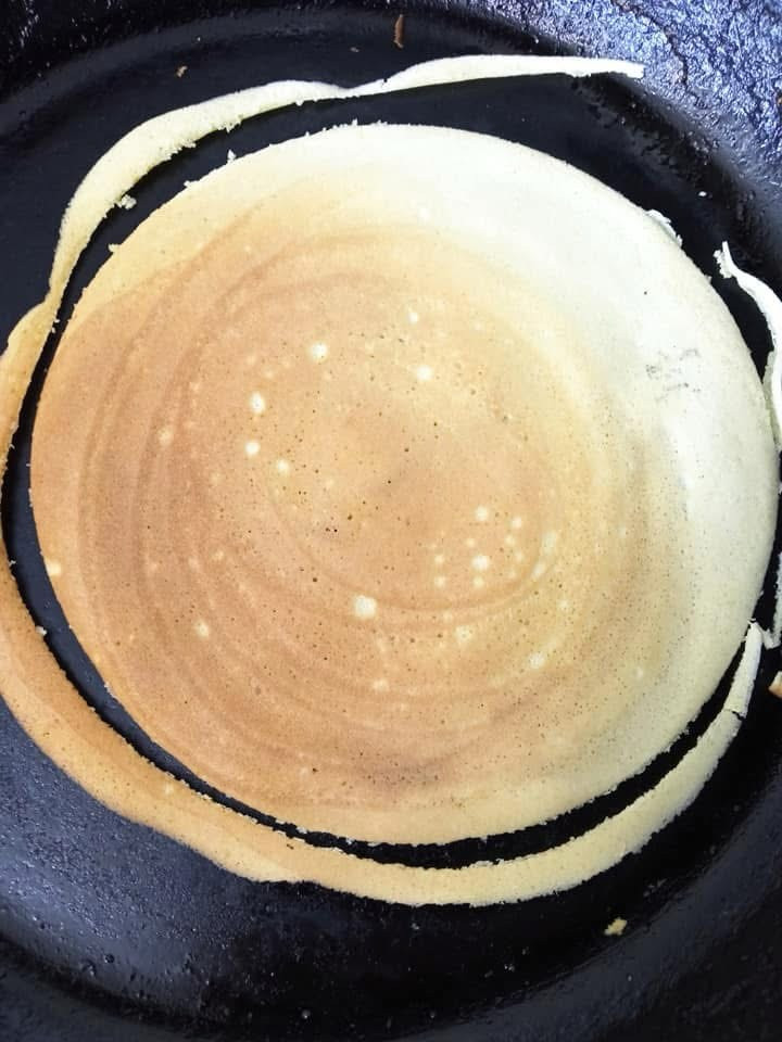 Солодкі трубочки з ніжним кремом і солоною карамеллю