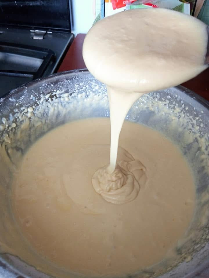 Солодкі трубочки з ніжним кремом і солоною карамеллю