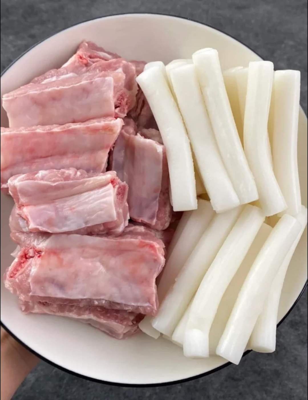 Sườn Xào Bánh Gạo Sốt Cay Ngọt Thơm Ngon