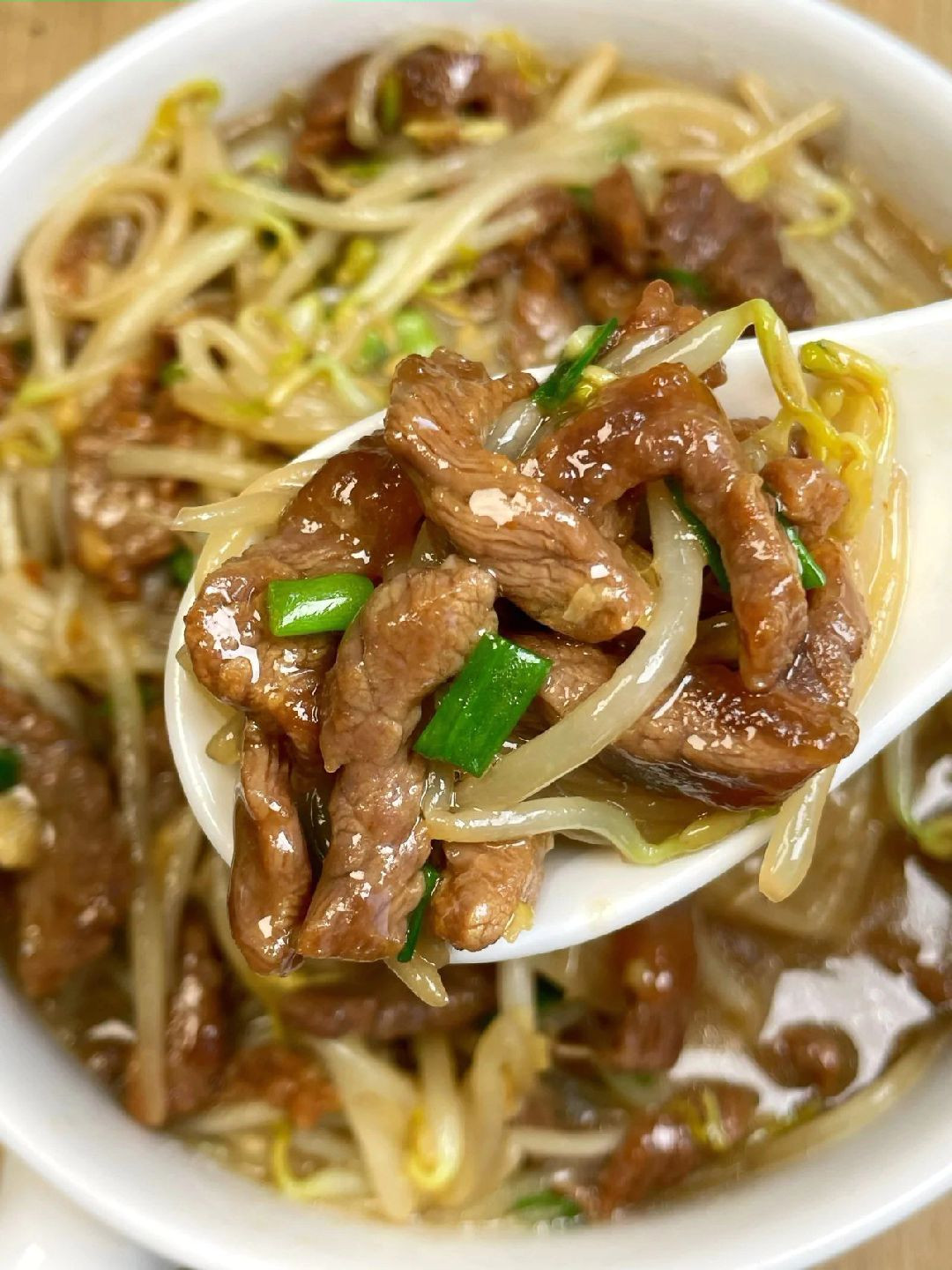 Thịt bò xào giá đỗ thơm ngon hấp dẫn cho bữa cơm gia đình