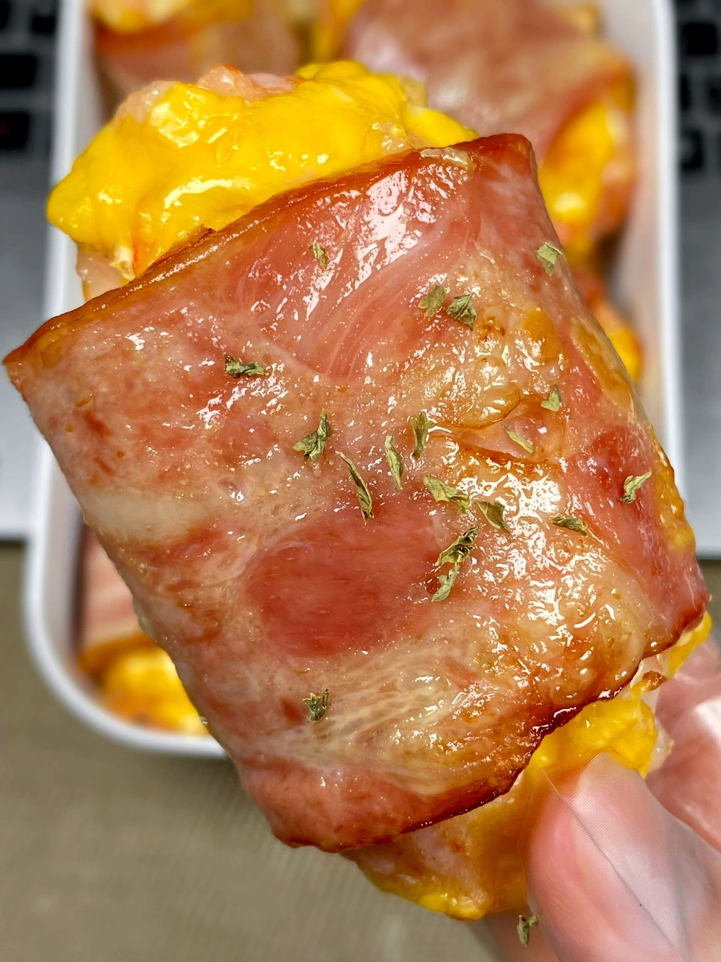 Thịt xông khói cuộn tôm bắp