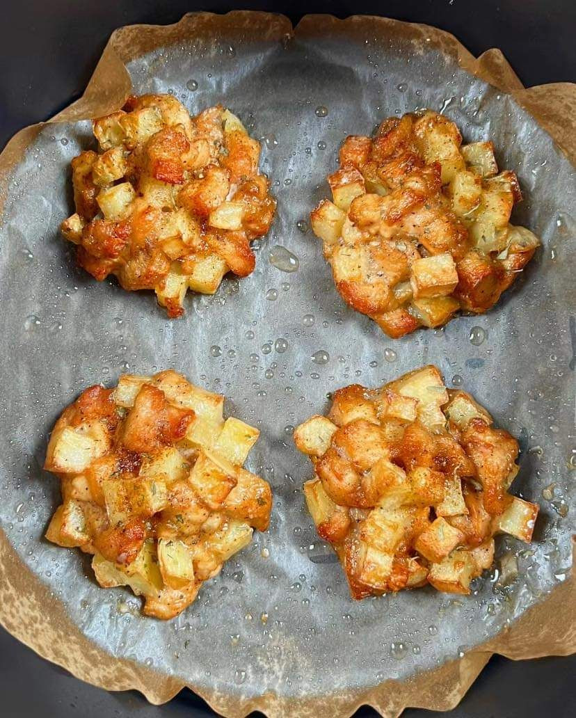 Ức gà phủ khoai tây giòn, hương vị mê say