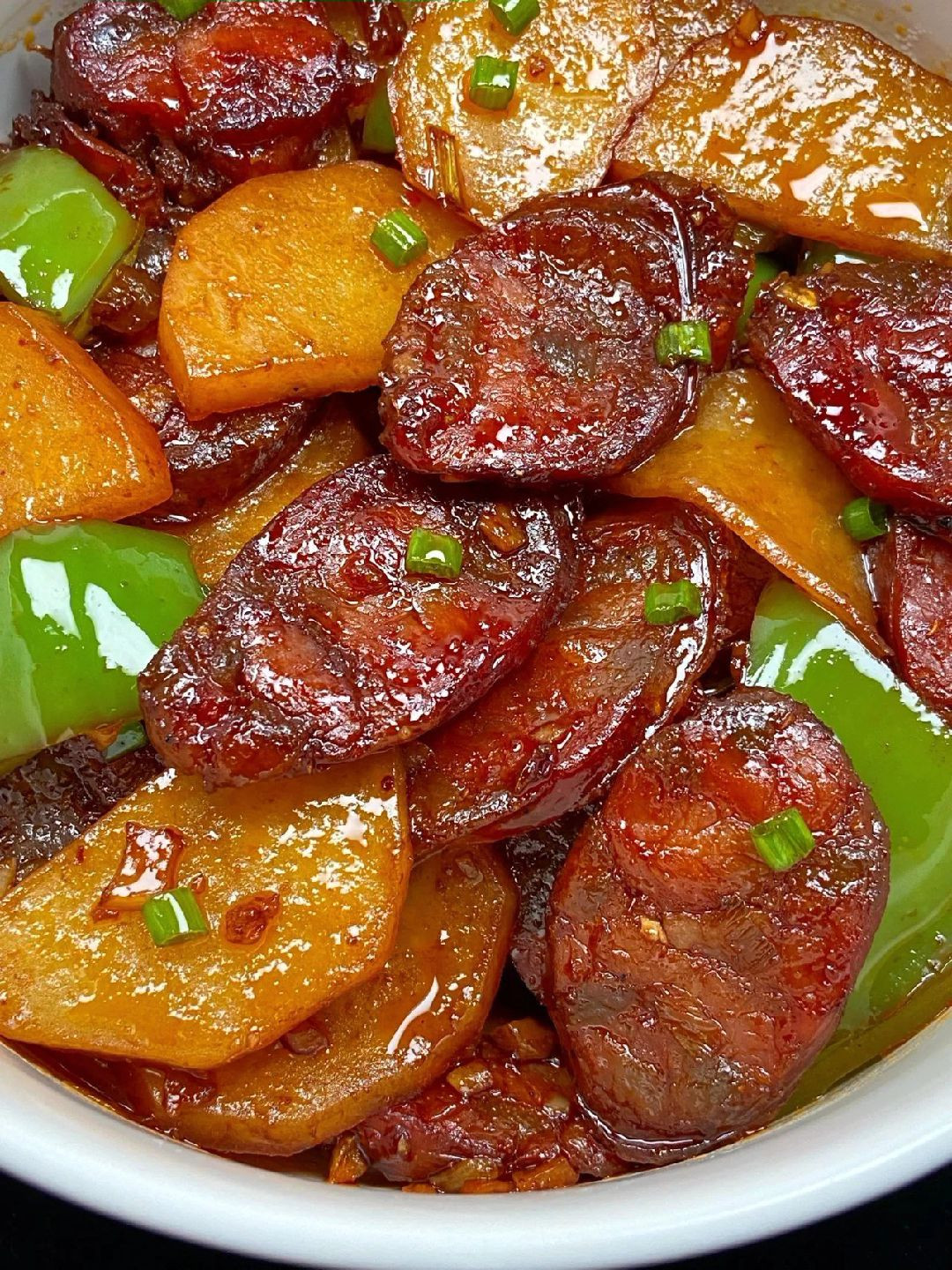 Xúc Xích Khoai Tây Xào Ớt Ngọt Chua Ngọt