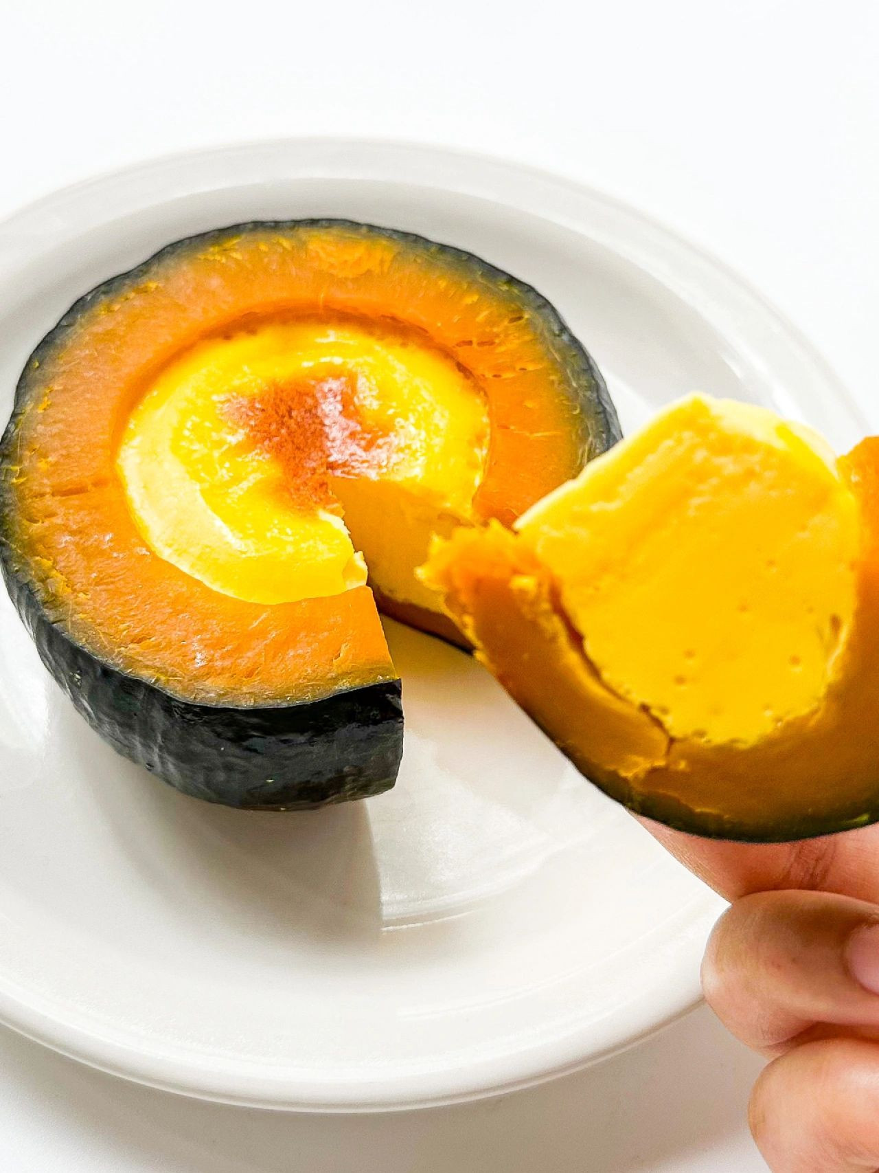 Bánh Bí Đỏ Trứng Gà Nướng Thơm Ngon