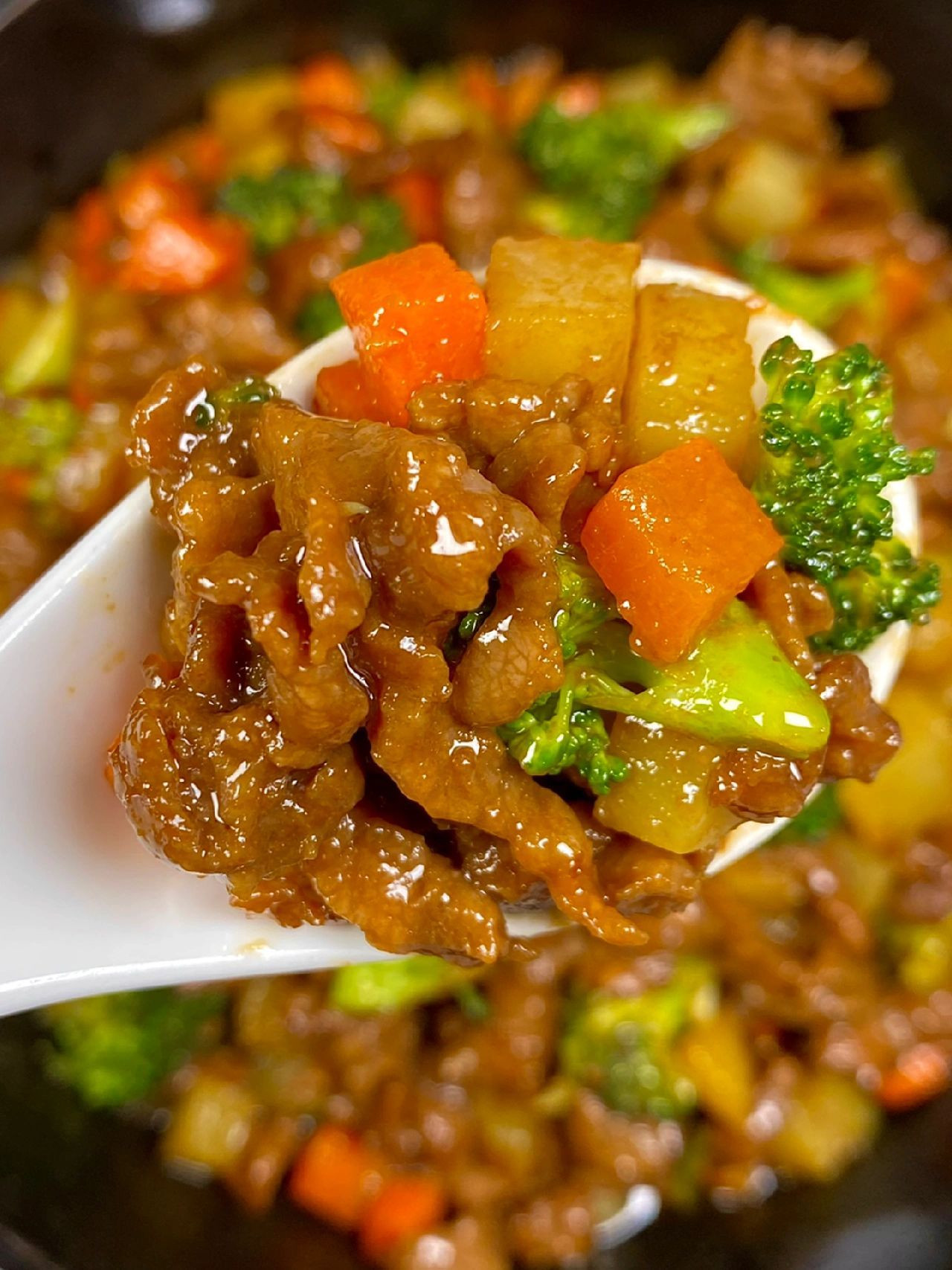 Bò Xào Ngũ Sắc: Thơm Ngon Hòa Quyện Hương Vị