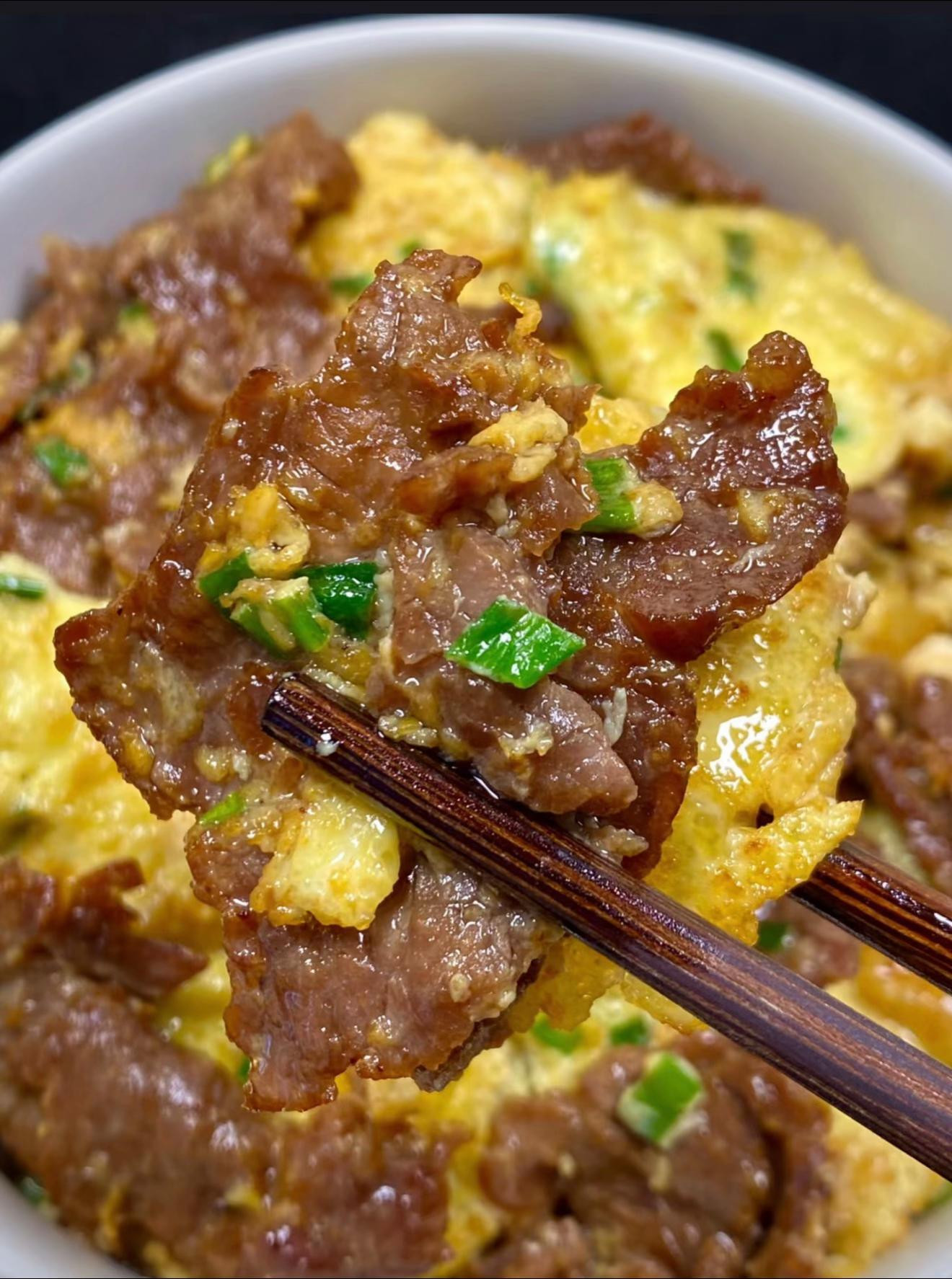 Bò xào trứng đậm đà hòa quyện hương vị