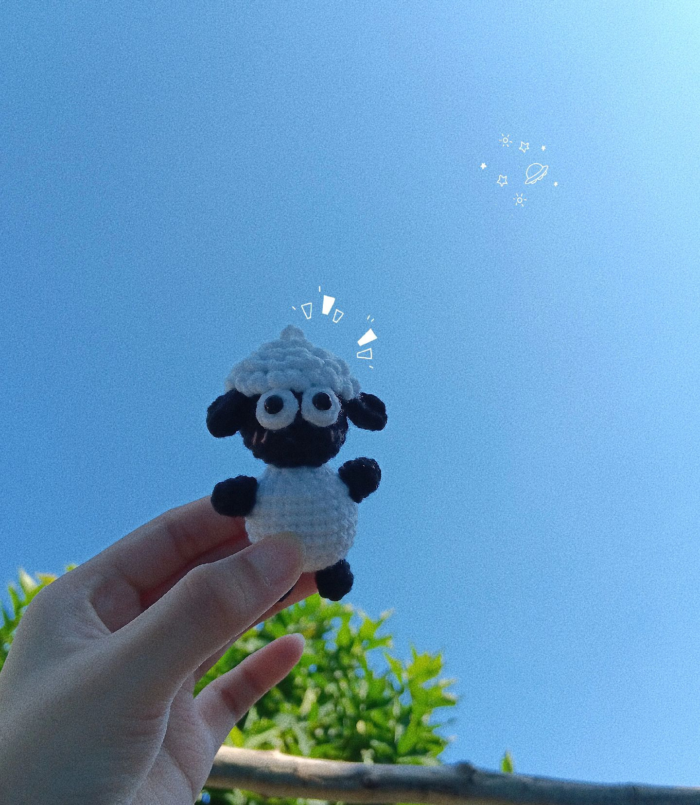 Búp bê cừu móc len dễ thương trong hộp quà