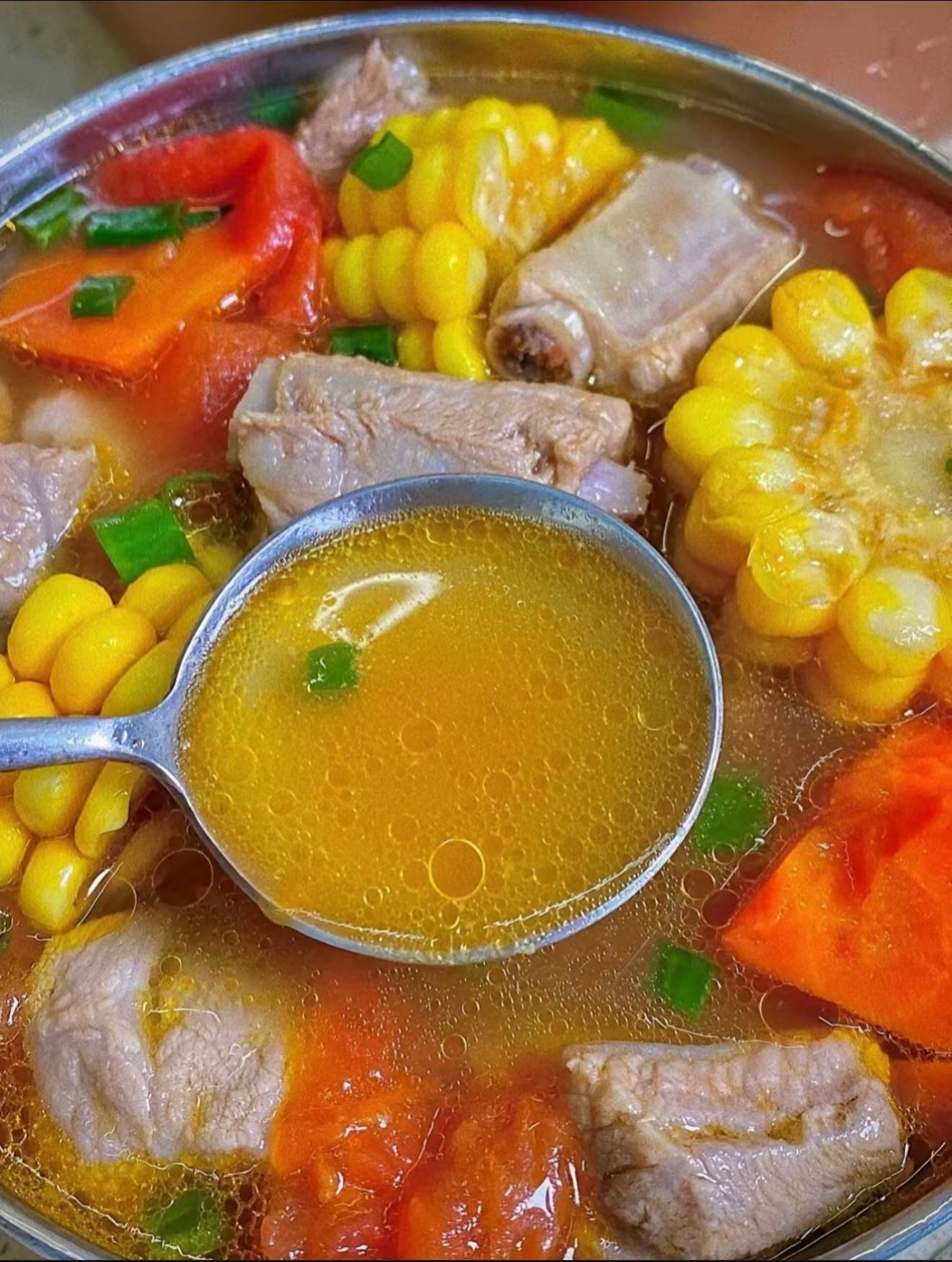 Canh xương heo nấu bắp ngọt ngào, bổ dưỡng