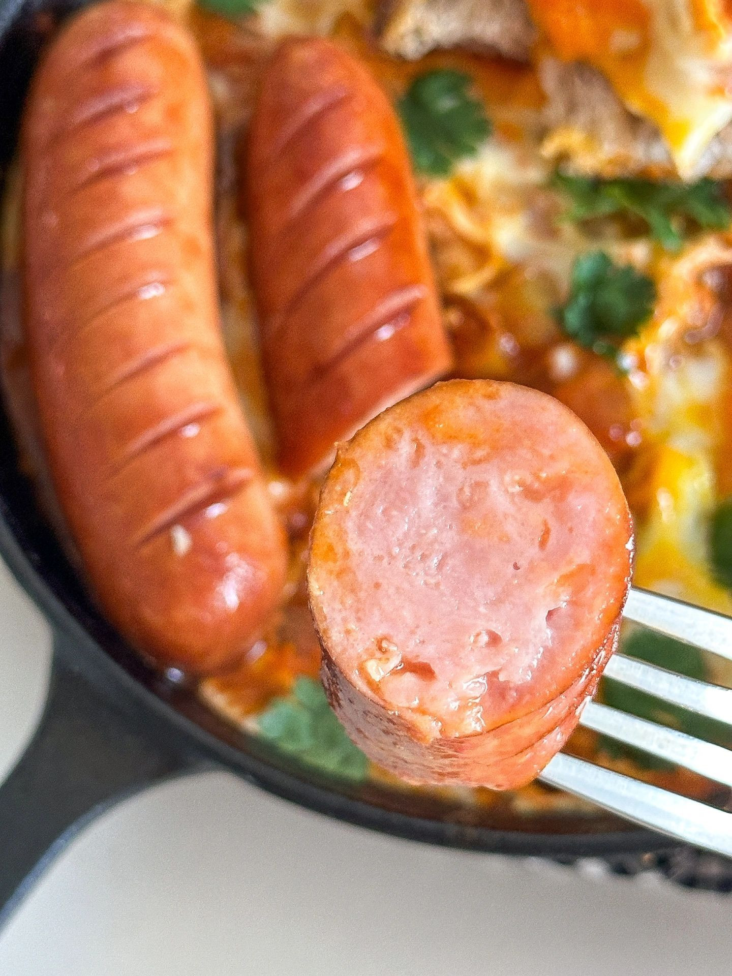 Chảo Gang Hầm Trứng Xúc Xích Đậm Đà Hương Vị Địa Trung Hải