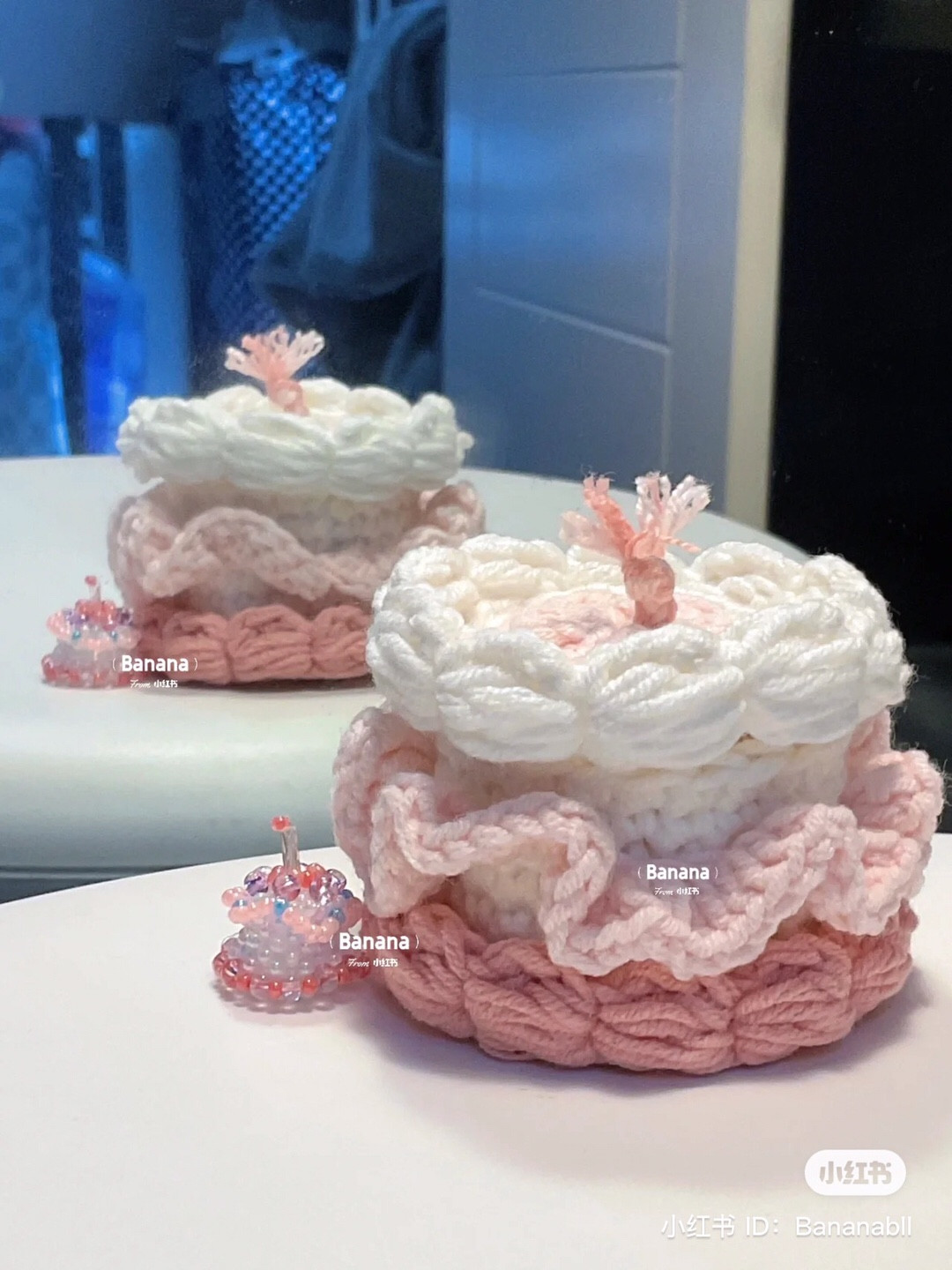 Chart móc len bánh kem dễ thương với hạt cườm trang trí lấp lánh