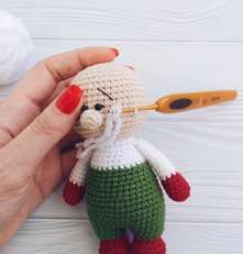 Chart móc len búp bê ông già Noel miễn phí dễ thương