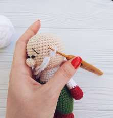 Chart móc len búp bê ông già Noel miễn phí dễ thương