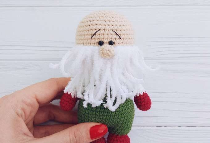 Chart móc len búp bê ông già Noel miễn phí dễ thương