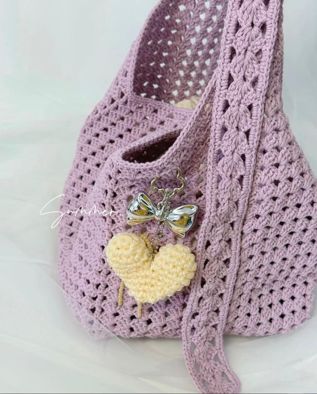 Chic Crochet Bag with Heart Charm Pattern Tutorial
