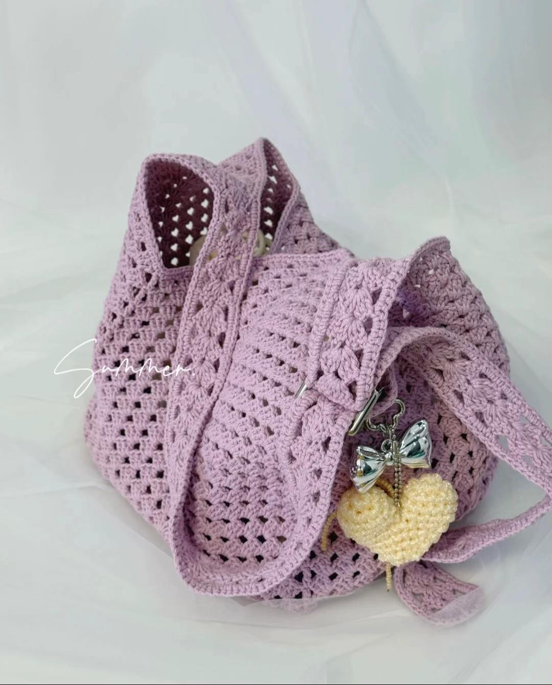 Chic Crochet Bag with Heart Charm Pattern Tutorial