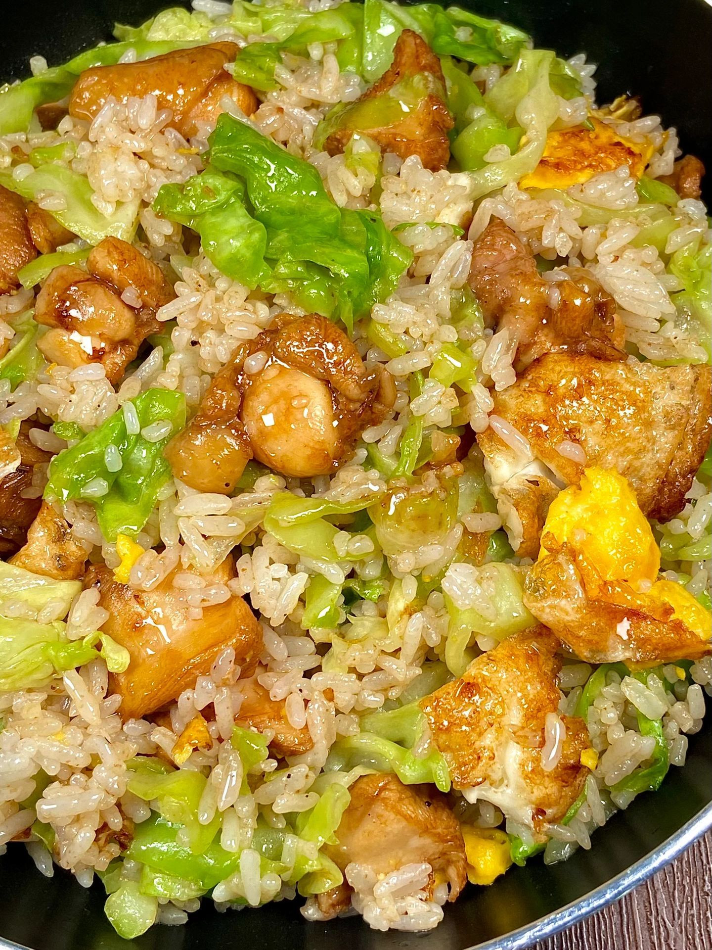 Cơm chiên đùi gà bắp cải