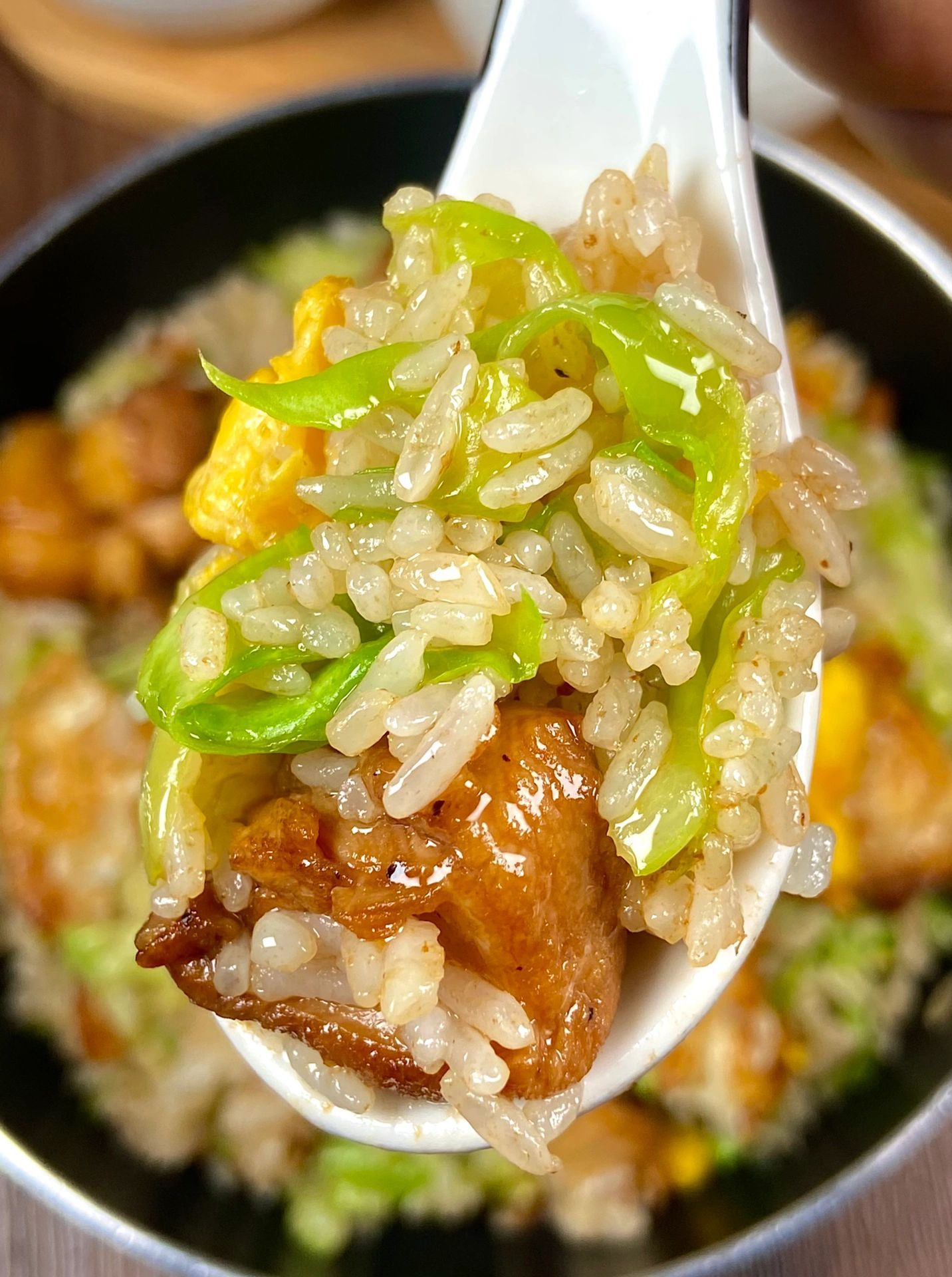 Cơm chiên đùi gà bắp cải