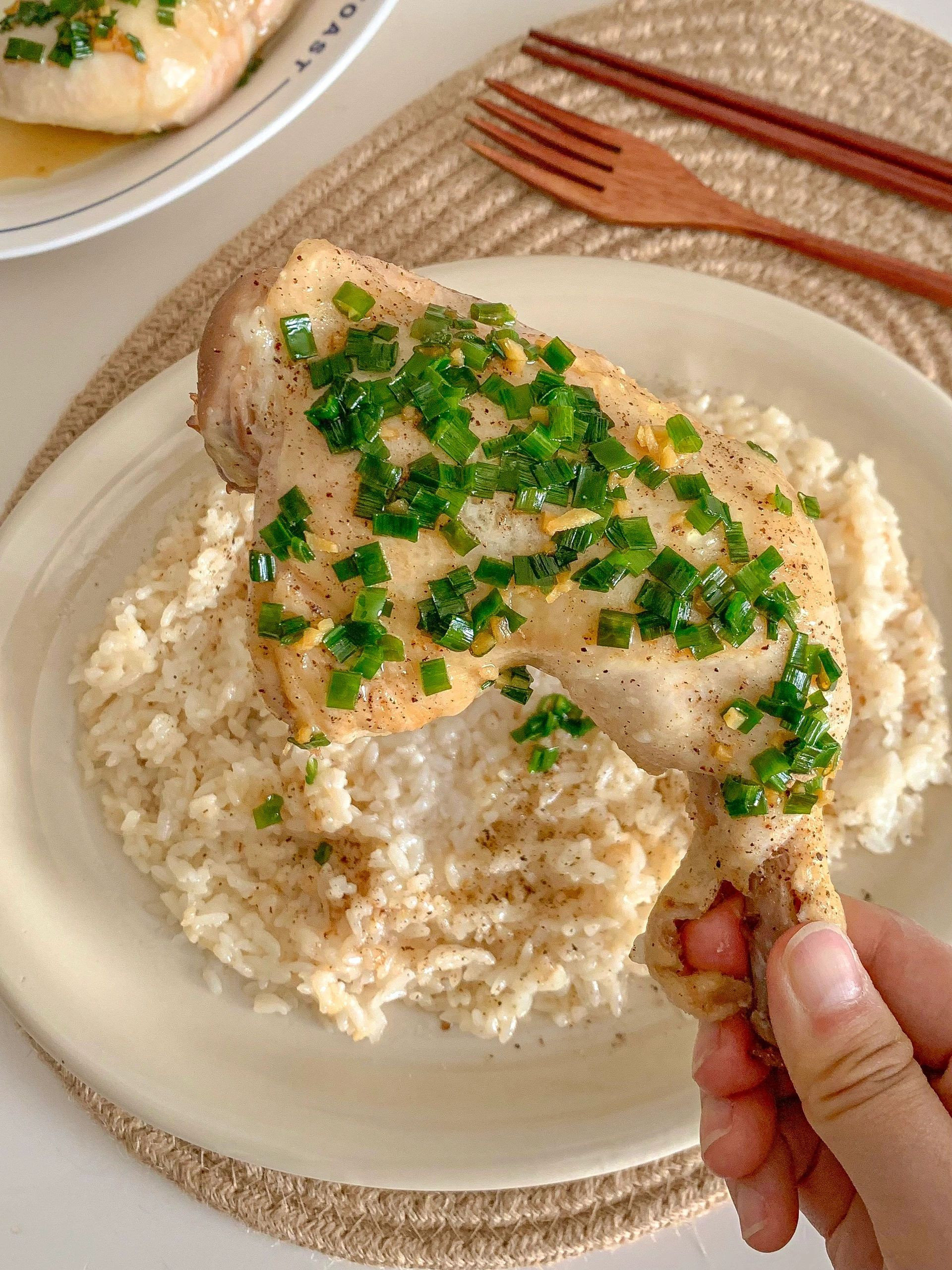 Cơm gà mỡ hành thơm ngon, đậm đà vị gừng