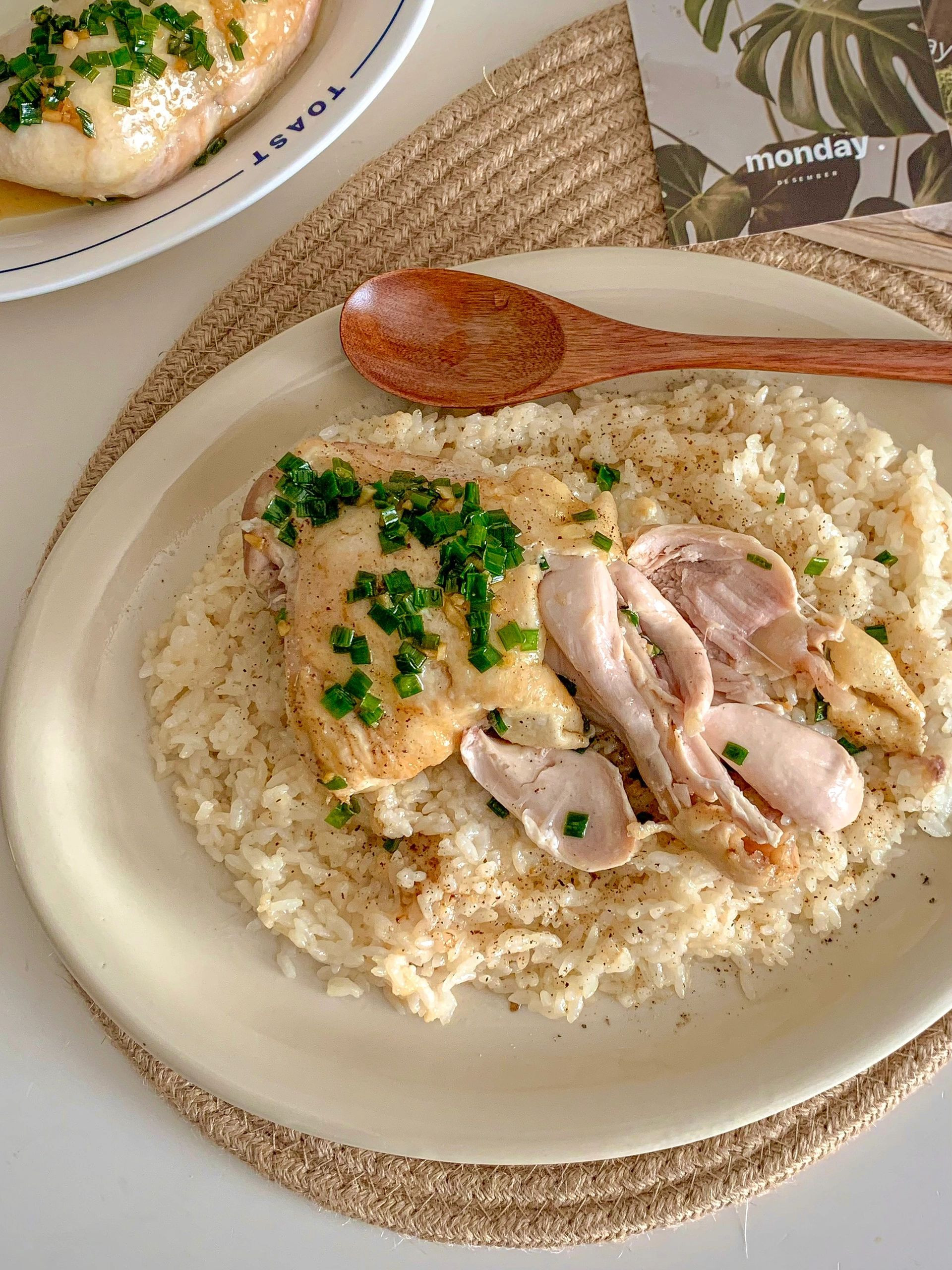 Cơm gà mỡ hành thơm ngon, đậm đà vị gừng