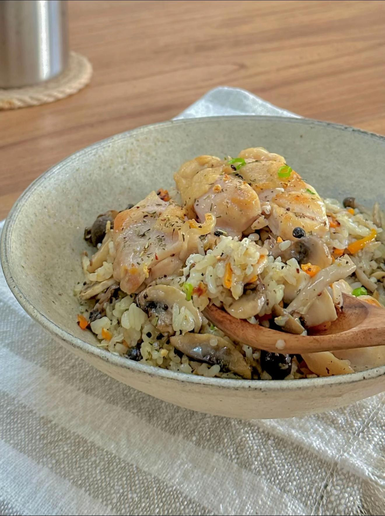 Cơm gà nấm dinh dưỡng cho người bận rộn