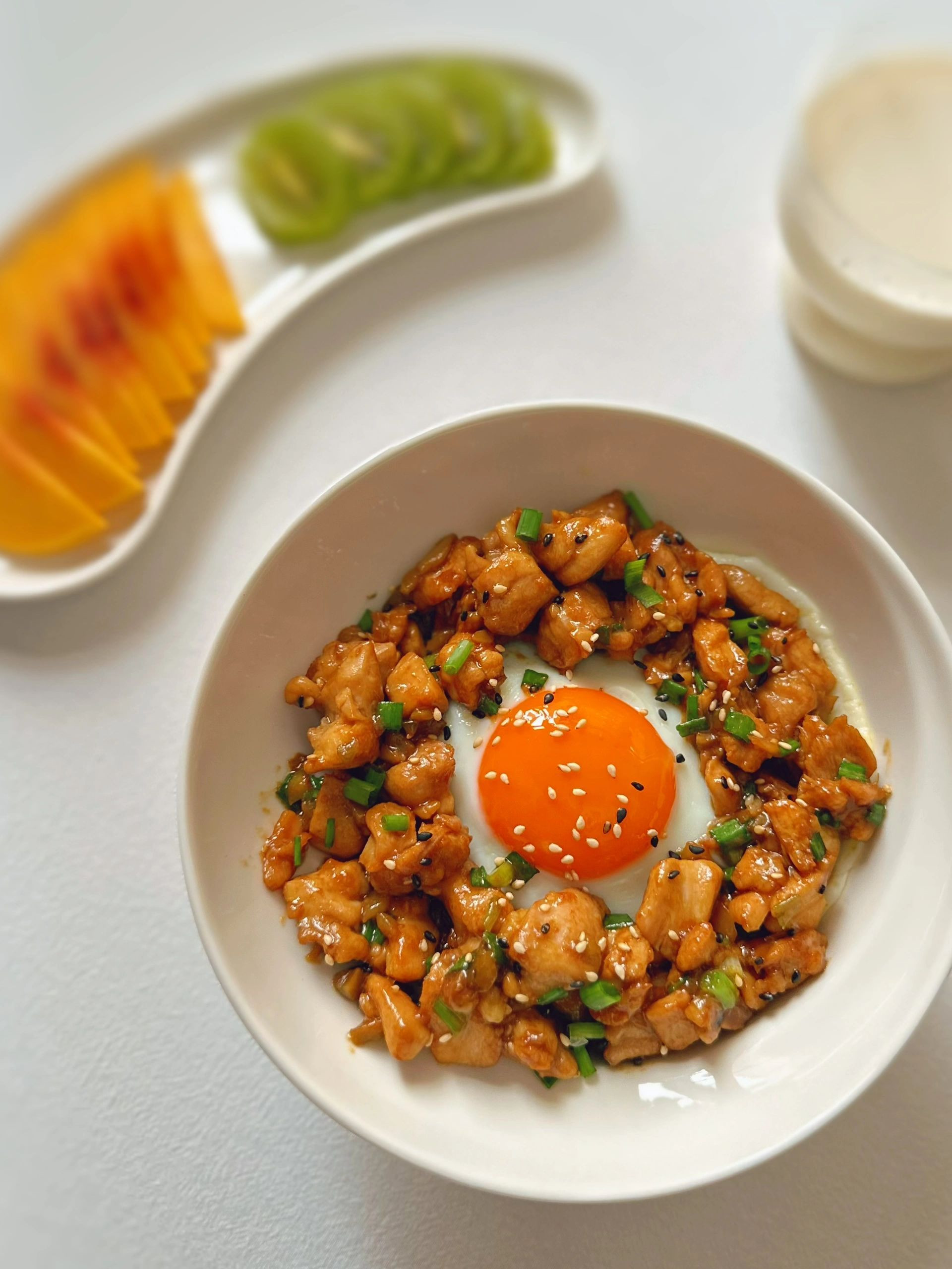 Cơm Ngũ Cốc Trứng Chiên Gà Xào Mù Tạt Thơm Lừng