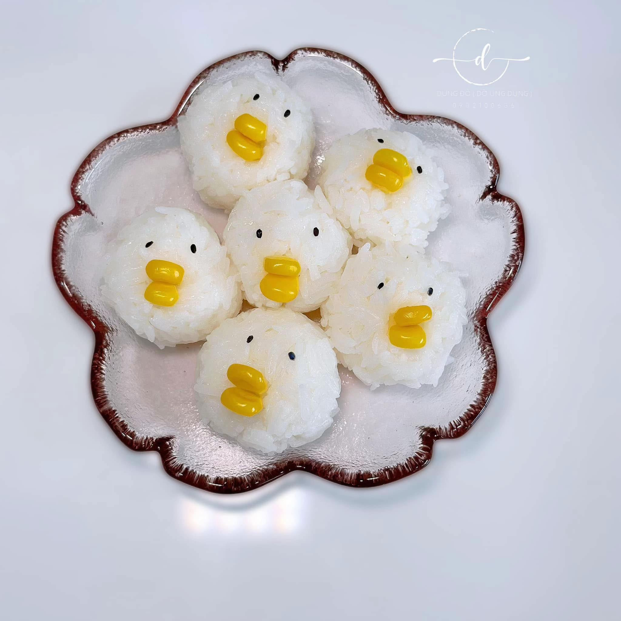 CƠM VỊT BƠI LỘI TRONG TRỨNG.